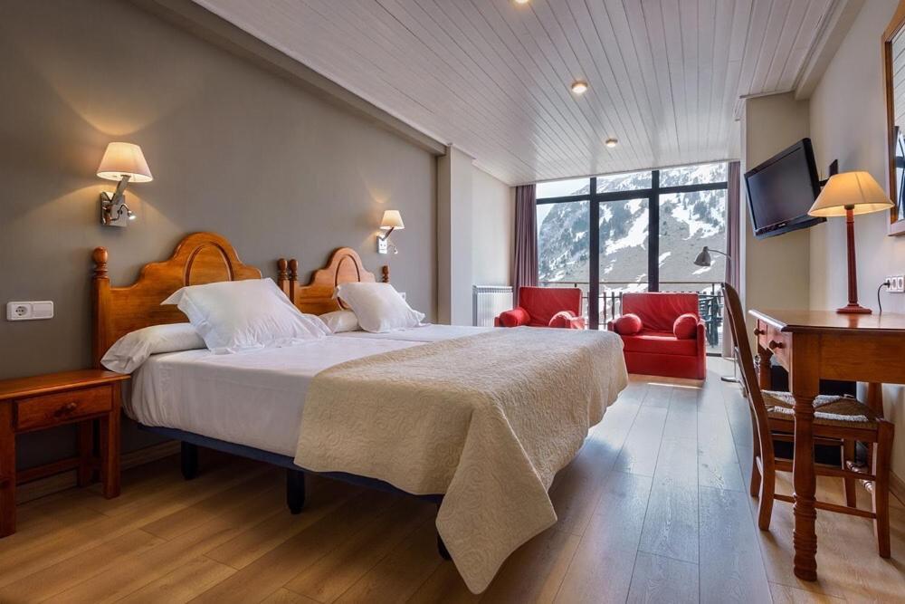 Hotel Edelweiss Candanchu Bilik gambar